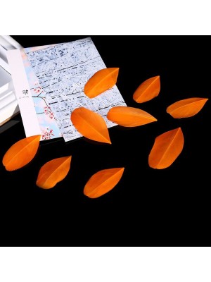 Перья декоративные,цв-оранжевый,размер 5-7 см,цена за 50 шт