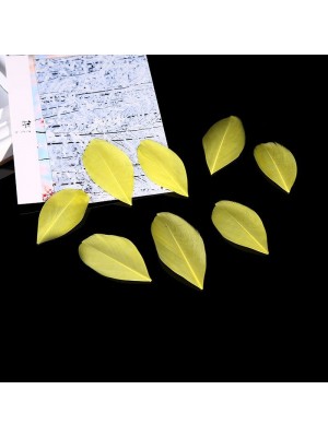 Перья декоративные,цв-желтый,размер 5-7 см,цена за 50 шт