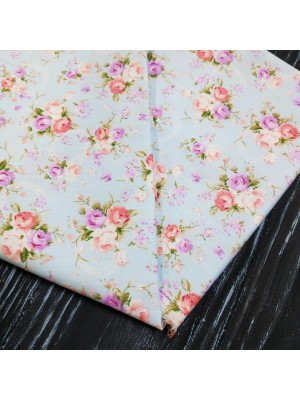 Отрез(сатин),размер 50*50,розы на голубом.цена за отрез