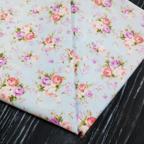 Отрез(сатин),размер 50*50,розы на голубом.цена за отрез