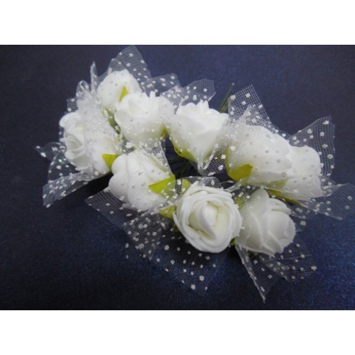 Букетик роз  с фатином,цв-белый, размер цветка около 2 см