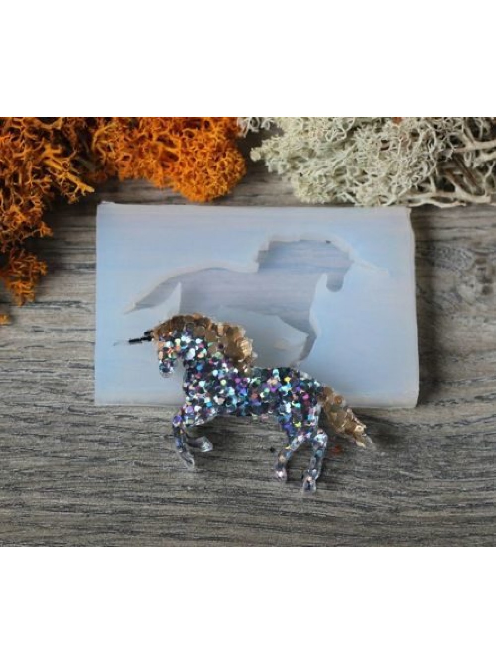 новогодние игрушки из эпоксидной смолы. олени из эпоксидной смолы. олень на стекло. олень 3d модель. брошь ручная олень.